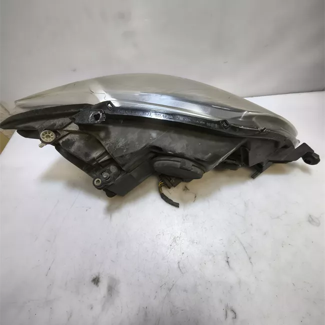 Proiettore sinistro HELLA