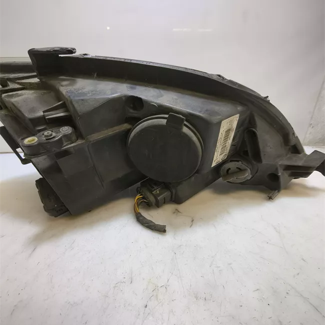 Proiettore sinistro HELLA