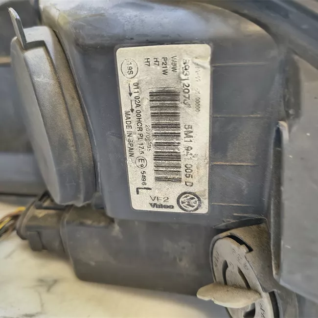 Proiettore sinistro HELLA