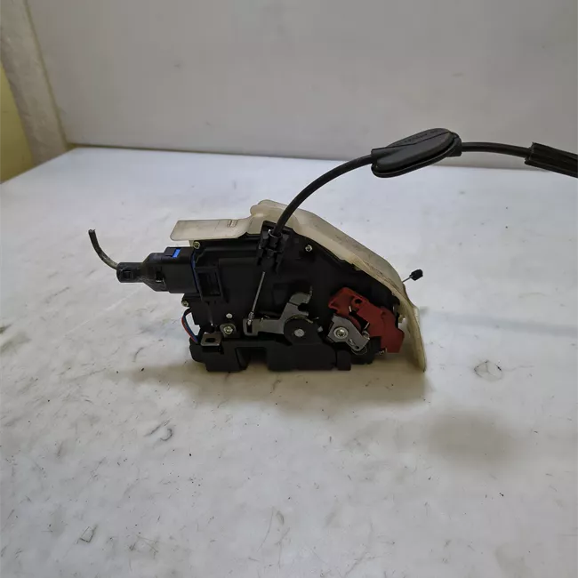 Serratura porta anteriore destra