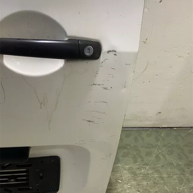 Porta carico posteriore a battente sinistra Lamierata