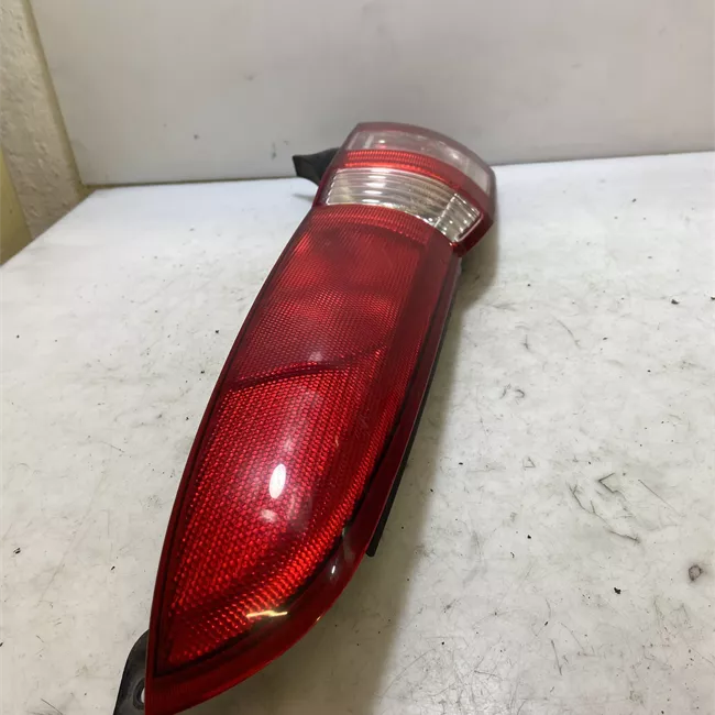 Fanale posteriore sinistro 11/04<