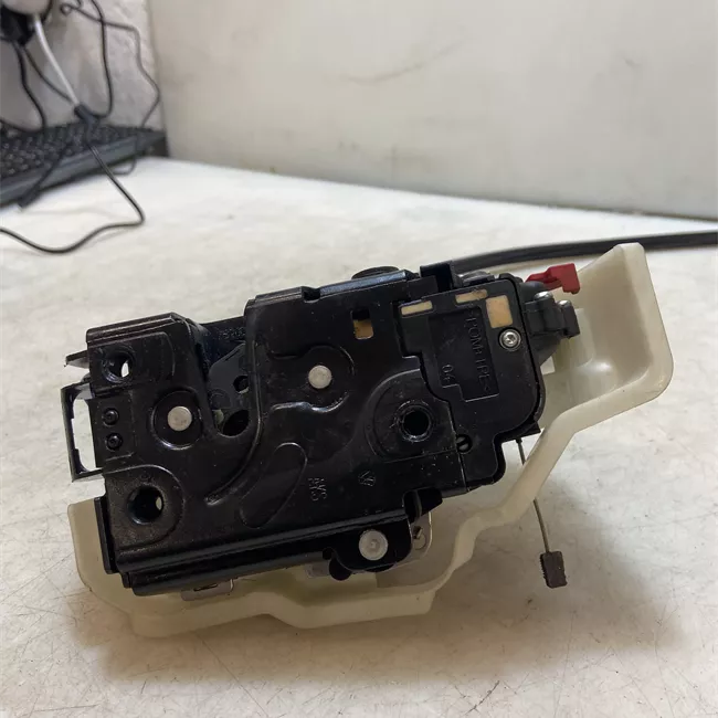 Serratura porta posteriore destra