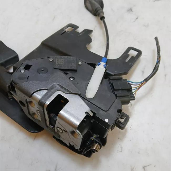 Serratura porta anteriore sinistra