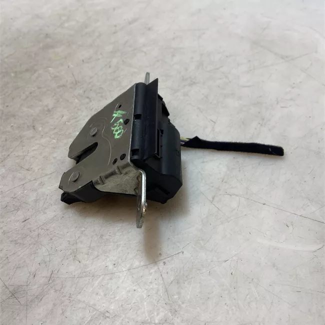 Serratura portello posteriore con chiusura czta/aggancio