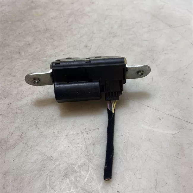 Serratura portello posteriore con chiusura czta/aggancio