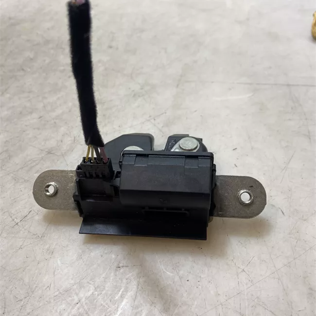 Serratura portello posteriore con chiusura czta/aggancio