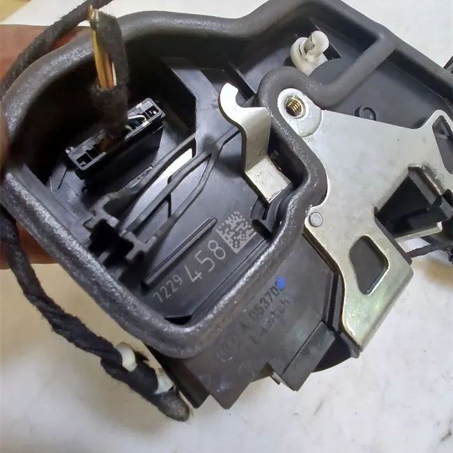 Serratura porta anteriore destra