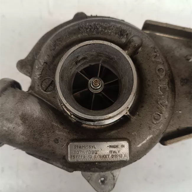 Turbocompressore con collettore scarico