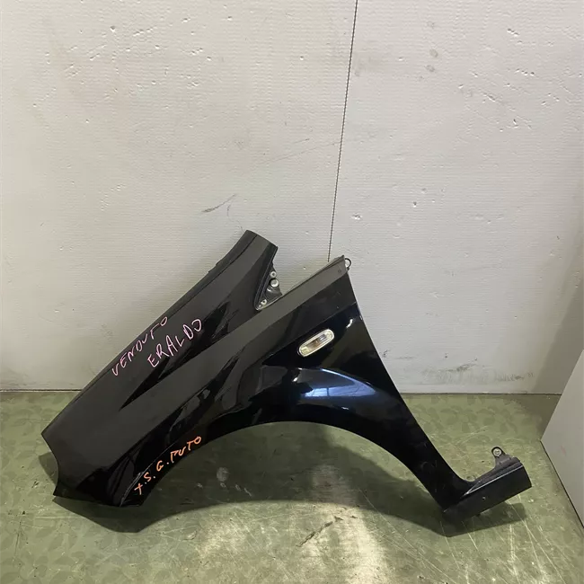 Parafango anteriore sinistro allesterno con spoiler sottoporta