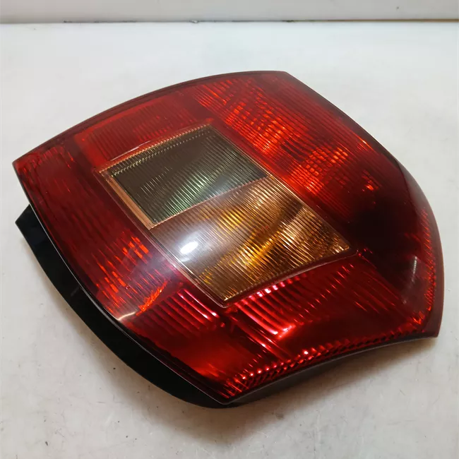 Fanale posteriore sinistro 05-04<