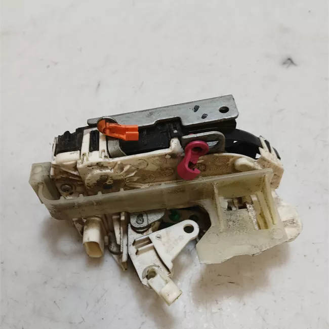 Serratura porta anteriore sinistra