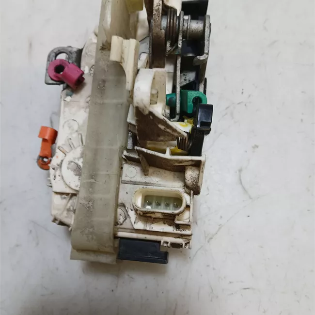 Serratura porta anteriore sinistra