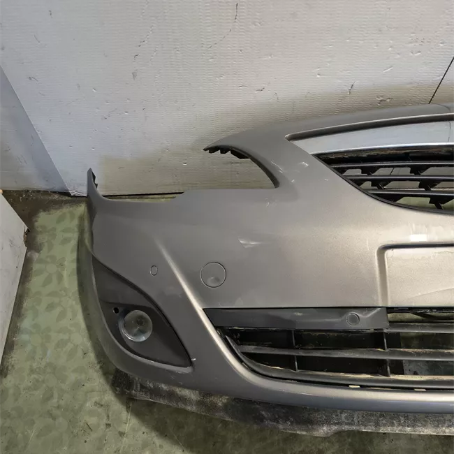 Paraurti anteriore con sensori parcheggio