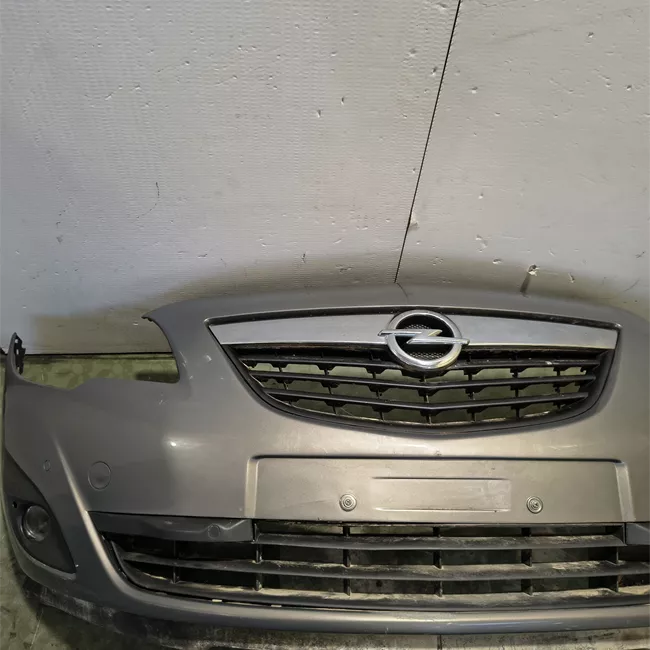 Paraurti anteriore con sensori parcheggio