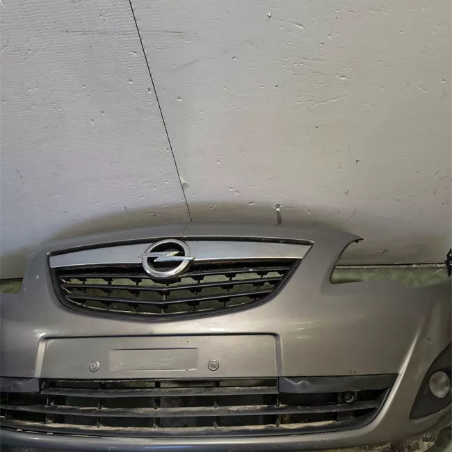 Paraurti anteriore con sensori parcheggio