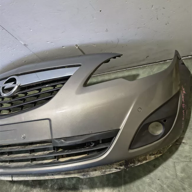 Paraurti anteriore con sensori parcheggio