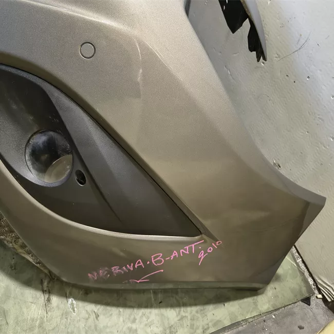 Paraurti anteriore con sensori parcheggio