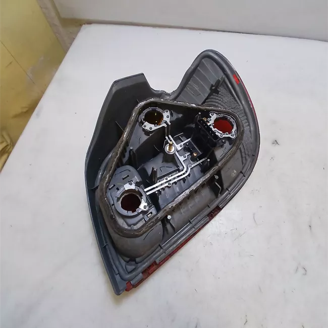 Fanale posteriore sinistro 08/99>12/02<