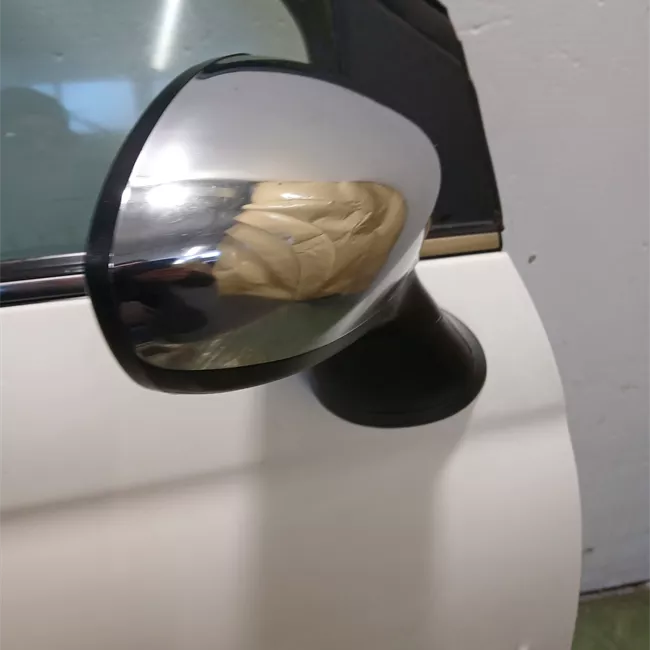 Porta anteriore destra