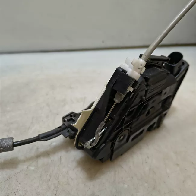 Serratura porta anteriore destra