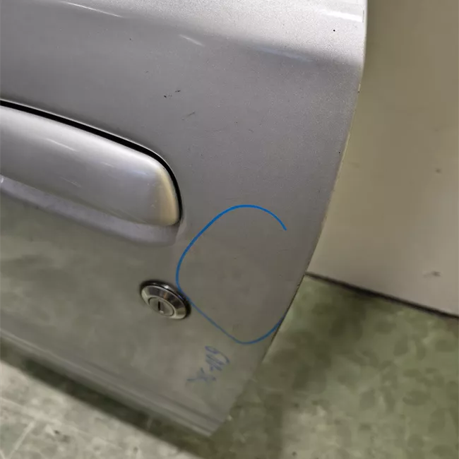 Porta anteriore sinistra