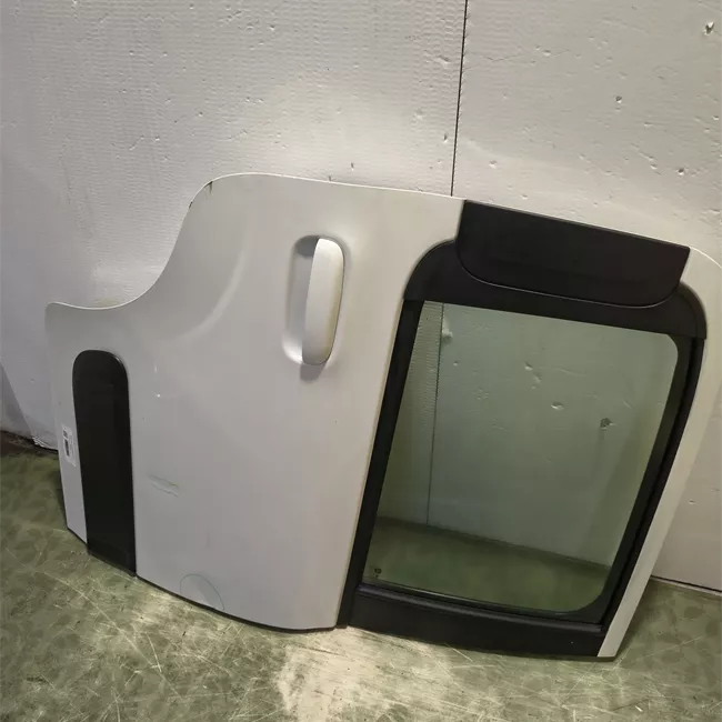 Porta posteriore sinistra Panda Trekking, con fasce paracolpi