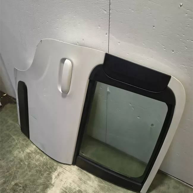 Porta posteriore sinistra Panda Trekking, con fasce paracolpi