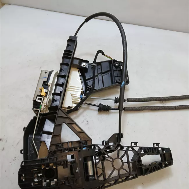 Serratura porta anteriore sinistra