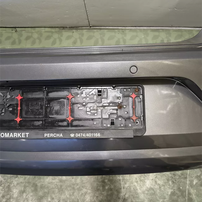 Paraurti posteriore con sensori parcheggio primer