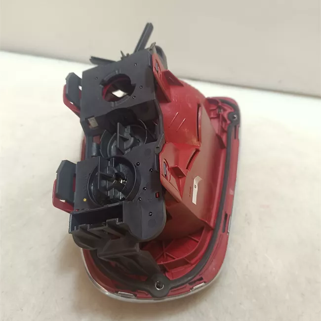 Fanale posteriore sinistro con indicatiore direzione bianco