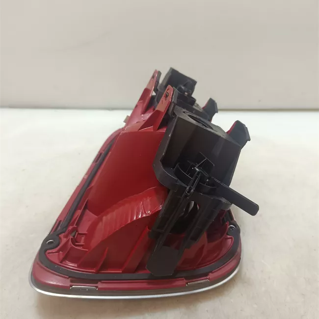 Fanale posteriore sinistro con indicatiore direzione bianco