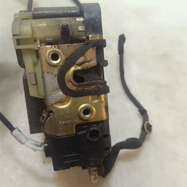 Serratura porta anteriore sinistra Superbloccaggio