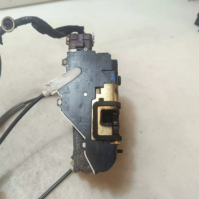 Serratura porta anteriore sinistra Superbloccaggio