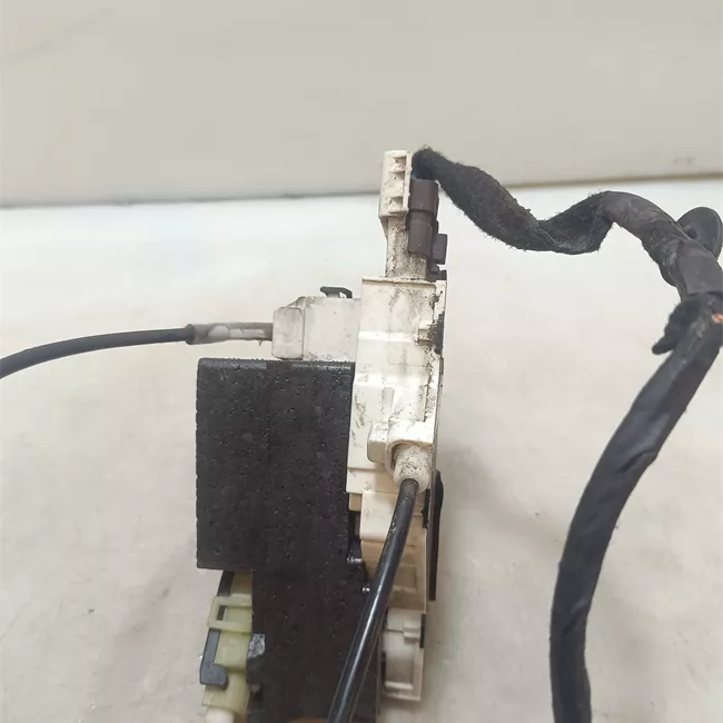 Serratura porta anteriore sinistra Superbloccaggio