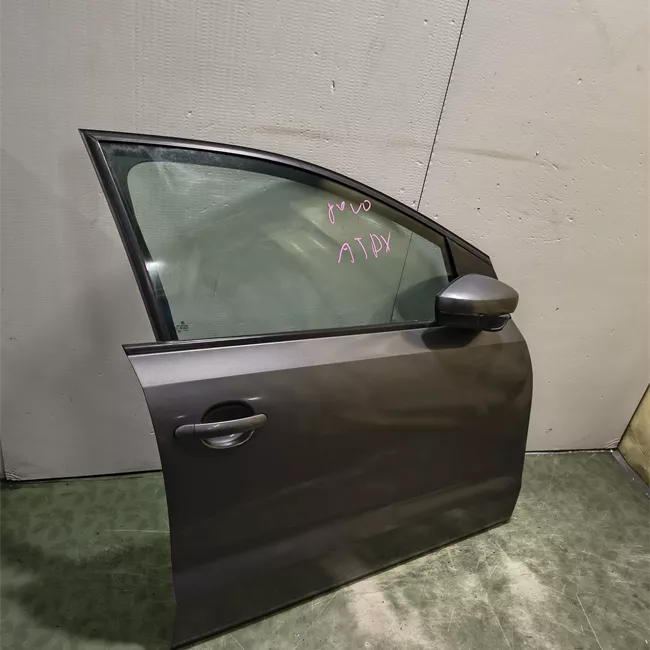 Porta anteriore destra