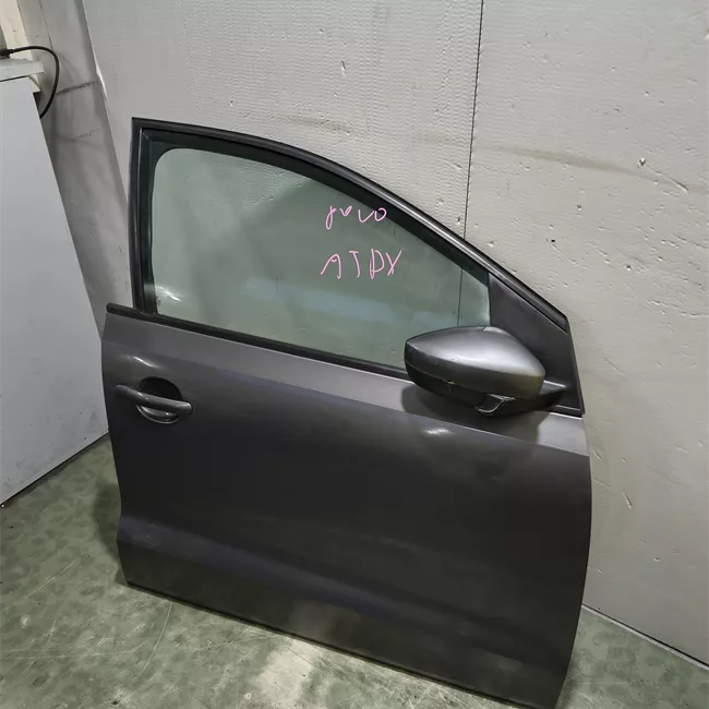 Porta anteriore destra