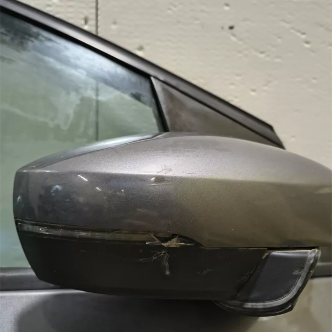 Porta anteriore destra