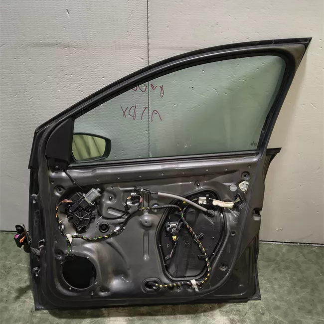 Porta anteriore destra