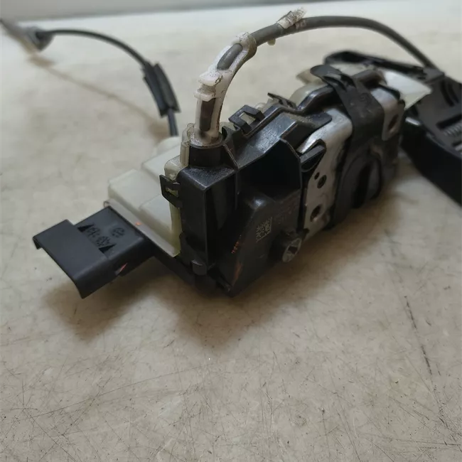 Serratura porta anteriore sinistra