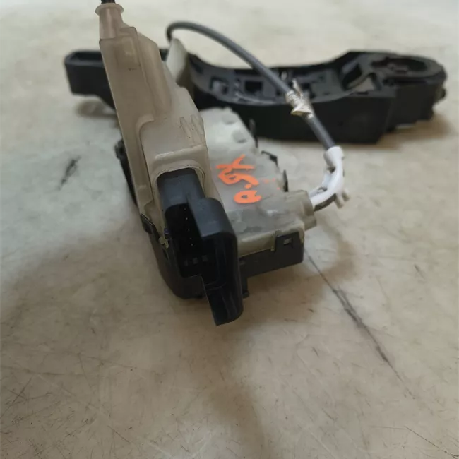 Serratura porta anteriore sinistra