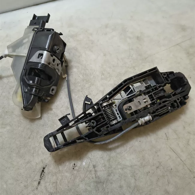 Serratura porta anteriore sinistra