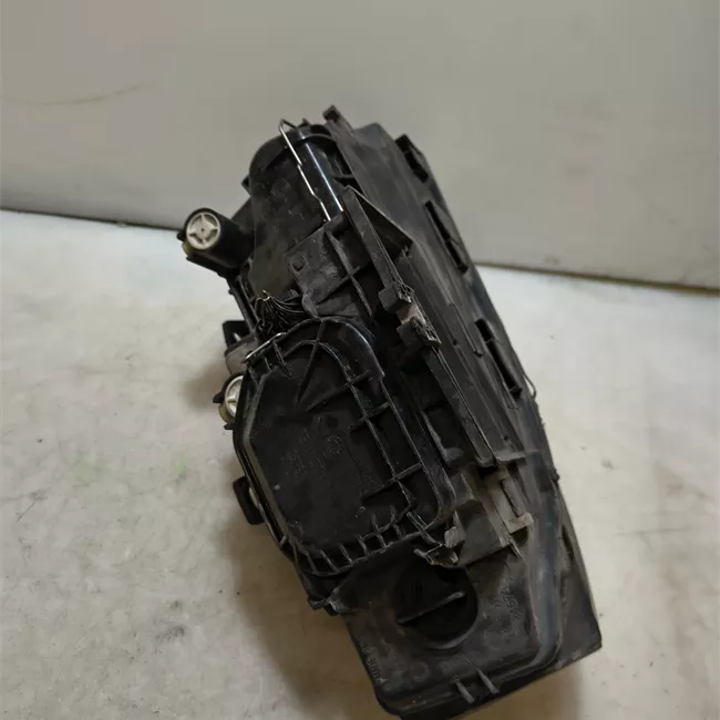 Proiettore sinistro regolazione altezza