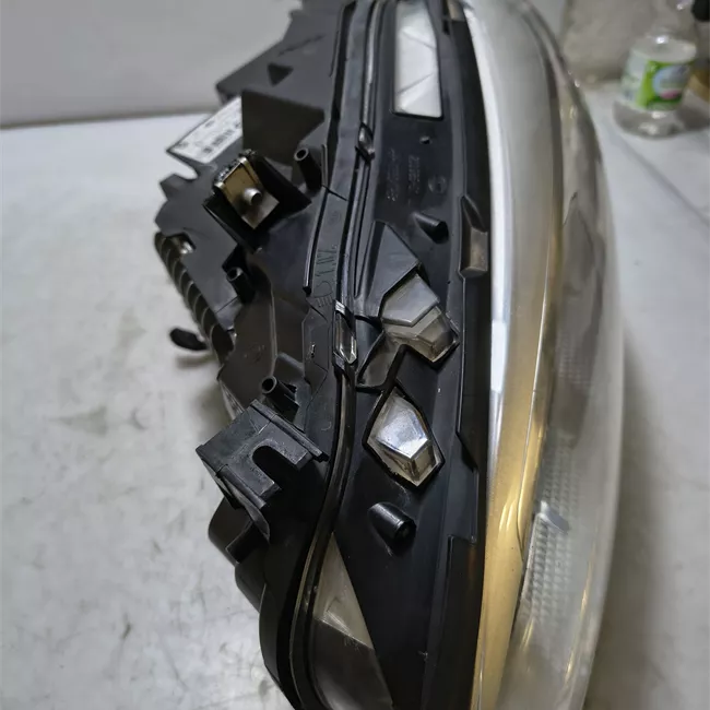 Proiettore sinistro Led