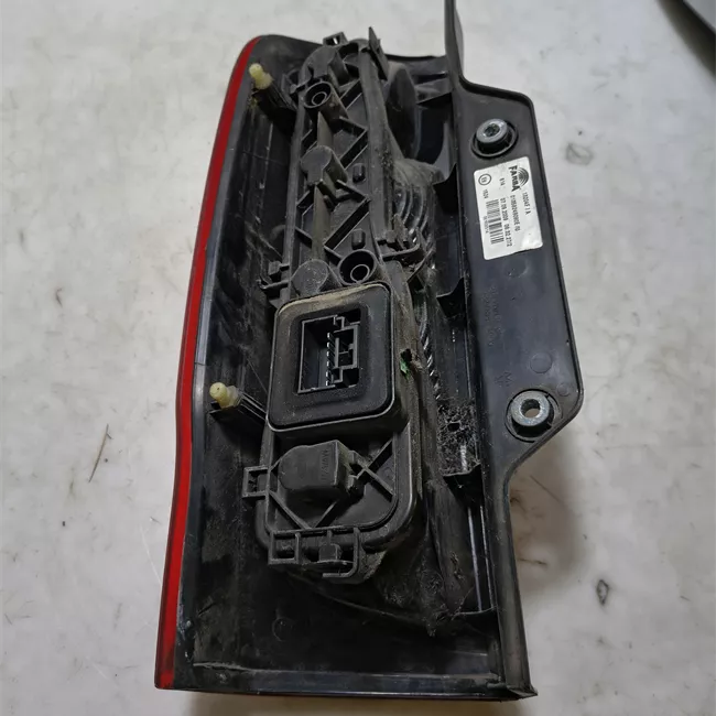 Fanale posteriore destro porta posteriore 2 battenti