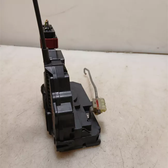 Serratura porta anteriore sinistra