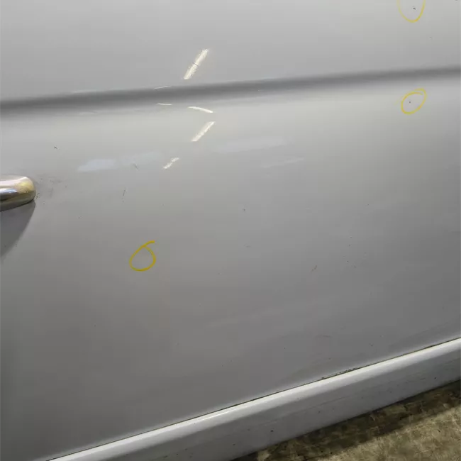 Porta anteriore destra