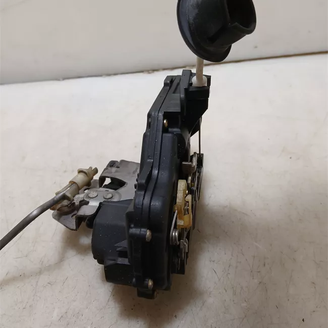 Serratura chiusura centralizzata porta anteriore sinistra