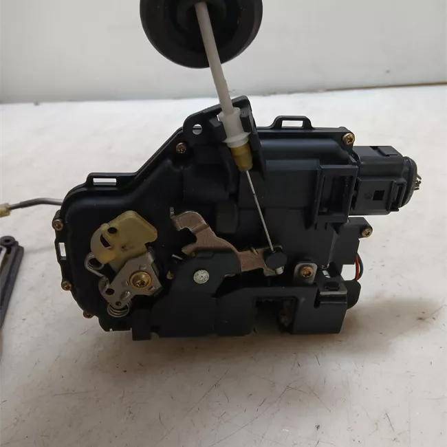 Serratura chiusura centralizzata porta anteriore sinistra