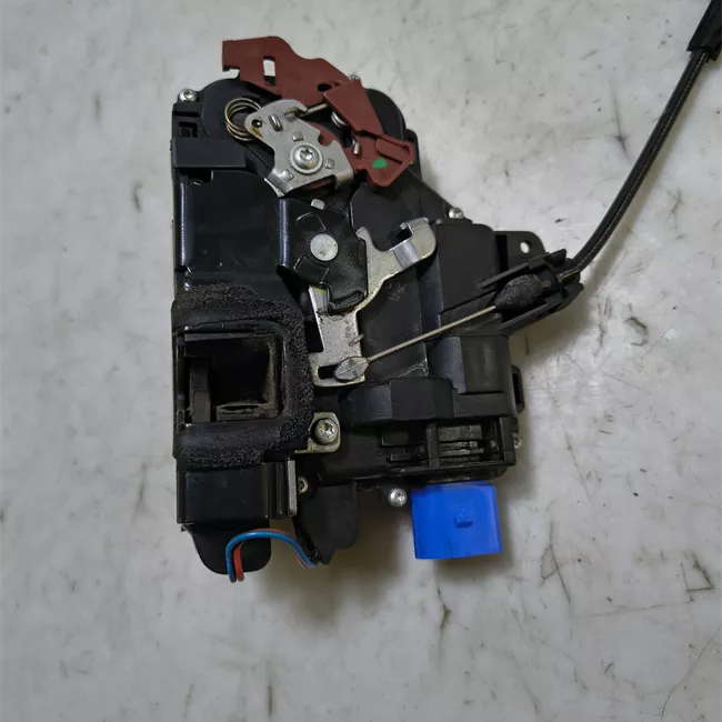 Serratura porta anteriore sinistra con chiusura centralizzata telecomando